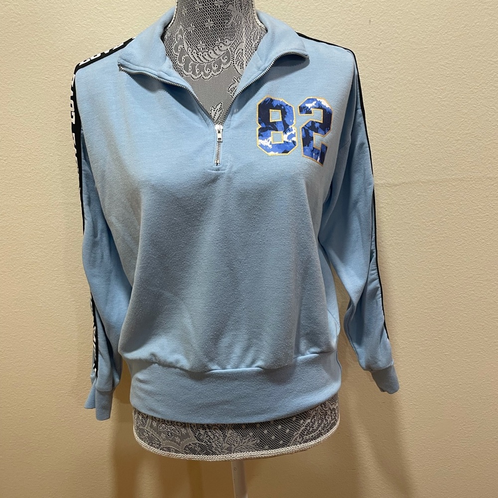 Like new sweatshirt. Size M